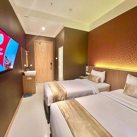 Deli Hotel Μεντάν Εξωτερικό φωτογραφία