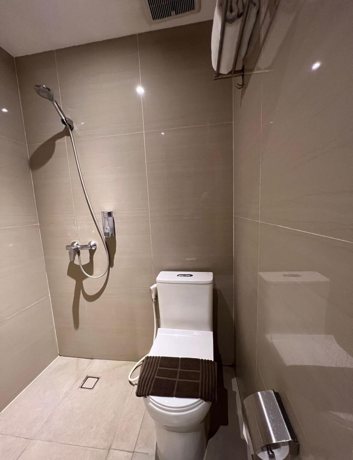 Deli Hotel Μεντάν Εξωτερικό φωτογραφία