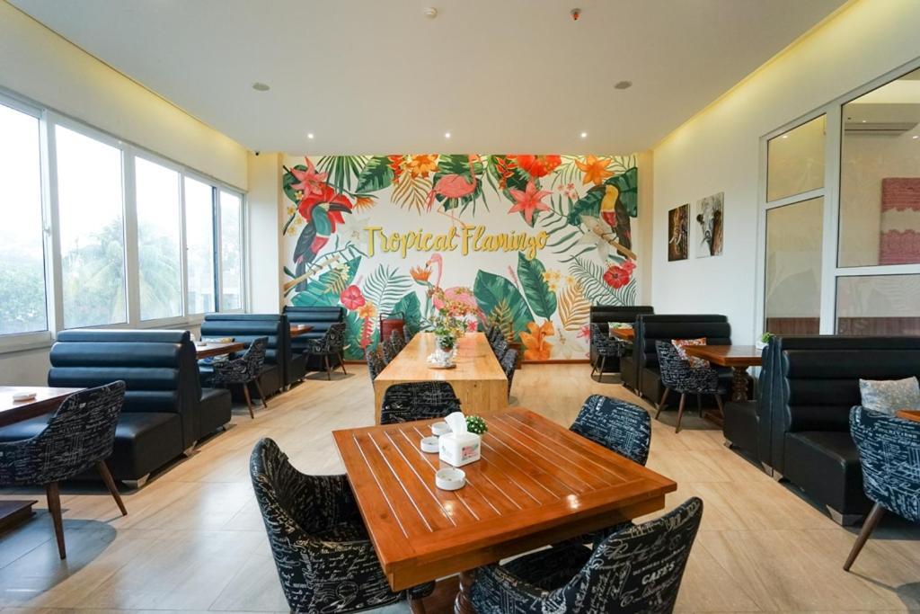 Deli Hotel Μεντάν Εξωτερικό φωτογραφία