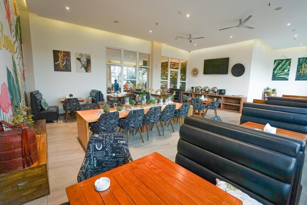 Deli Hotel Μεντάν Εξωτερικό φωτογραφία