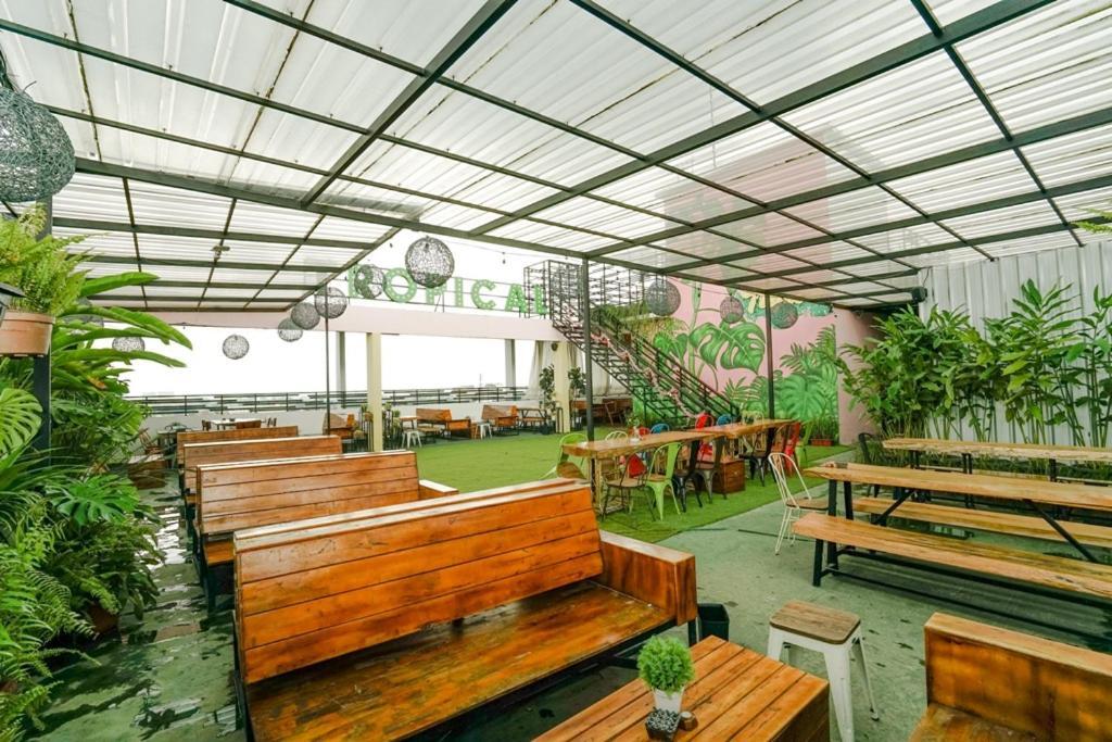 Deli Hotel Μεντάν Εξωτερικό φωτογραφία