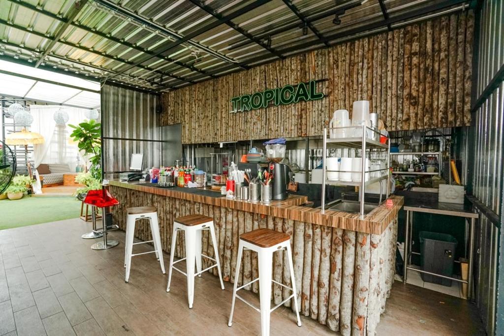 Deli Hotel Μεντάν Εξωτερικό φωτογραφία